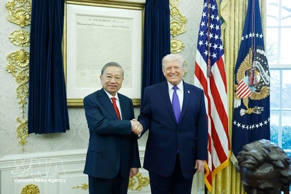 Party General Secretary To Lam meets US President Donald Trump at White House 