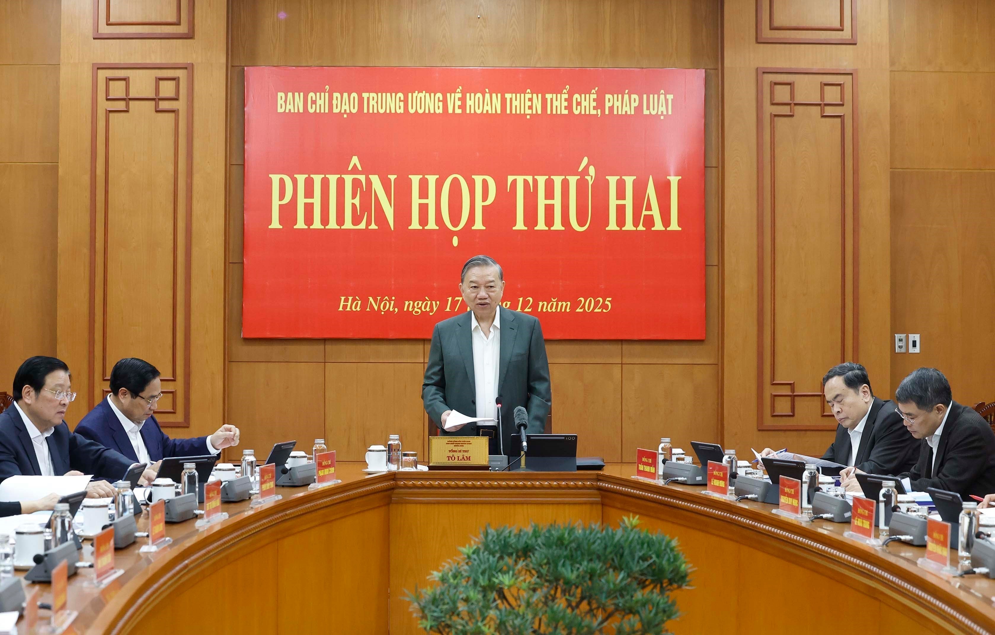 Party General Secretary To Lam speaks at the second meeting of the central steering committee for perfecting institutions and laws in Hanoi on December 17,, 2025 (Photo: VNA)