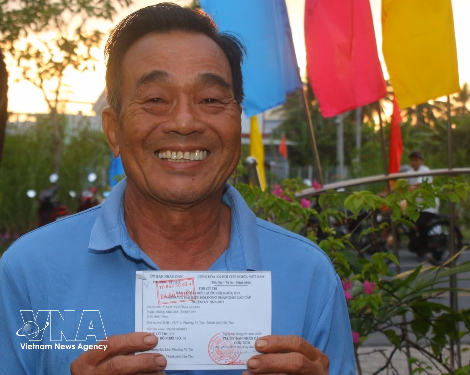 vnanet-cu-tri-bo-phieu-tai-diem-bau-cu-so-4-phuong-vi-tan-thanh-pho-can-tho-8641245.jpg