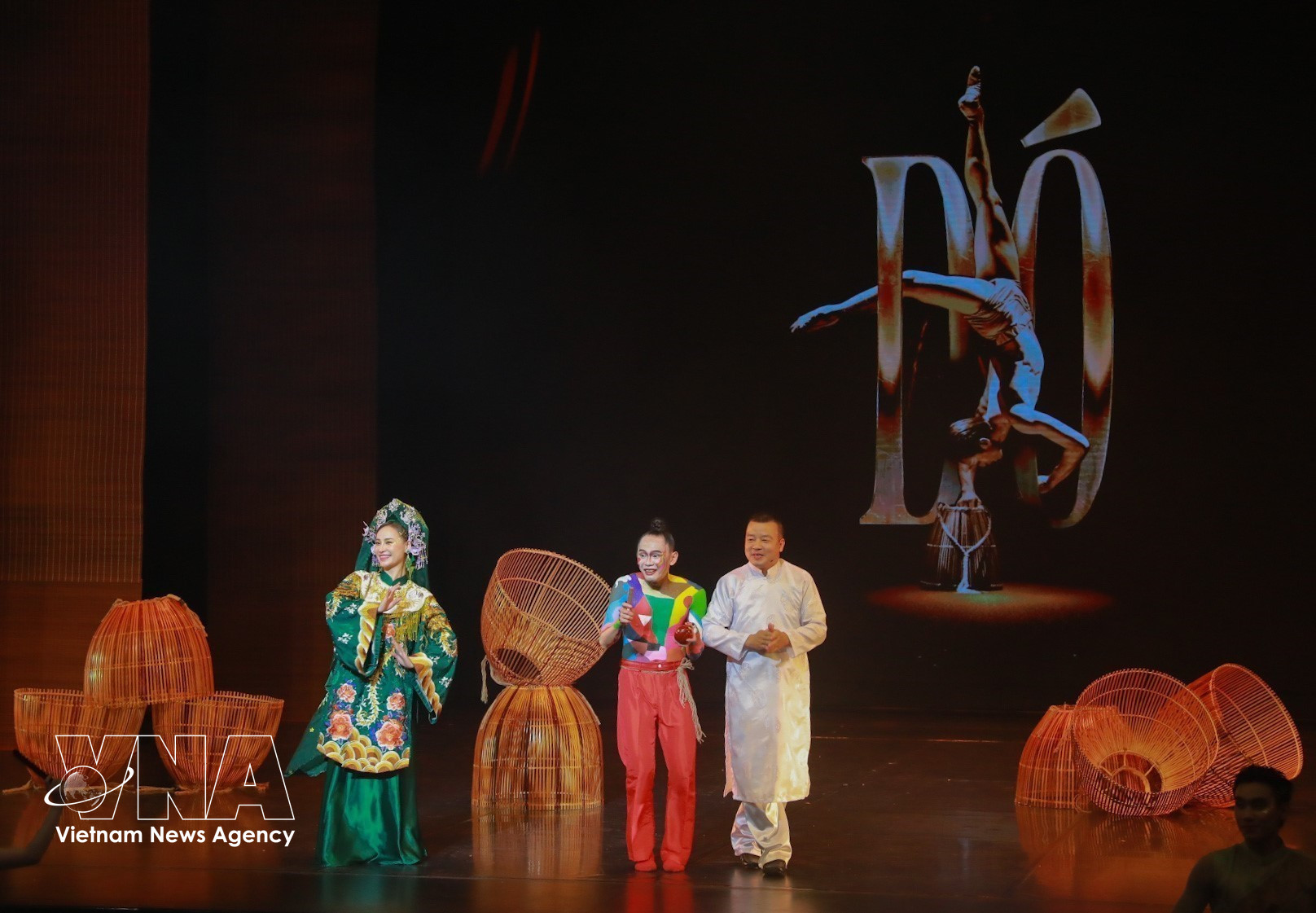 vnanet-01-ballet-do-khi-nghe-thuat-phuong-tay-giao-thoa-cung-bieu-tuong-van-hoa-viet-8670345.jpg