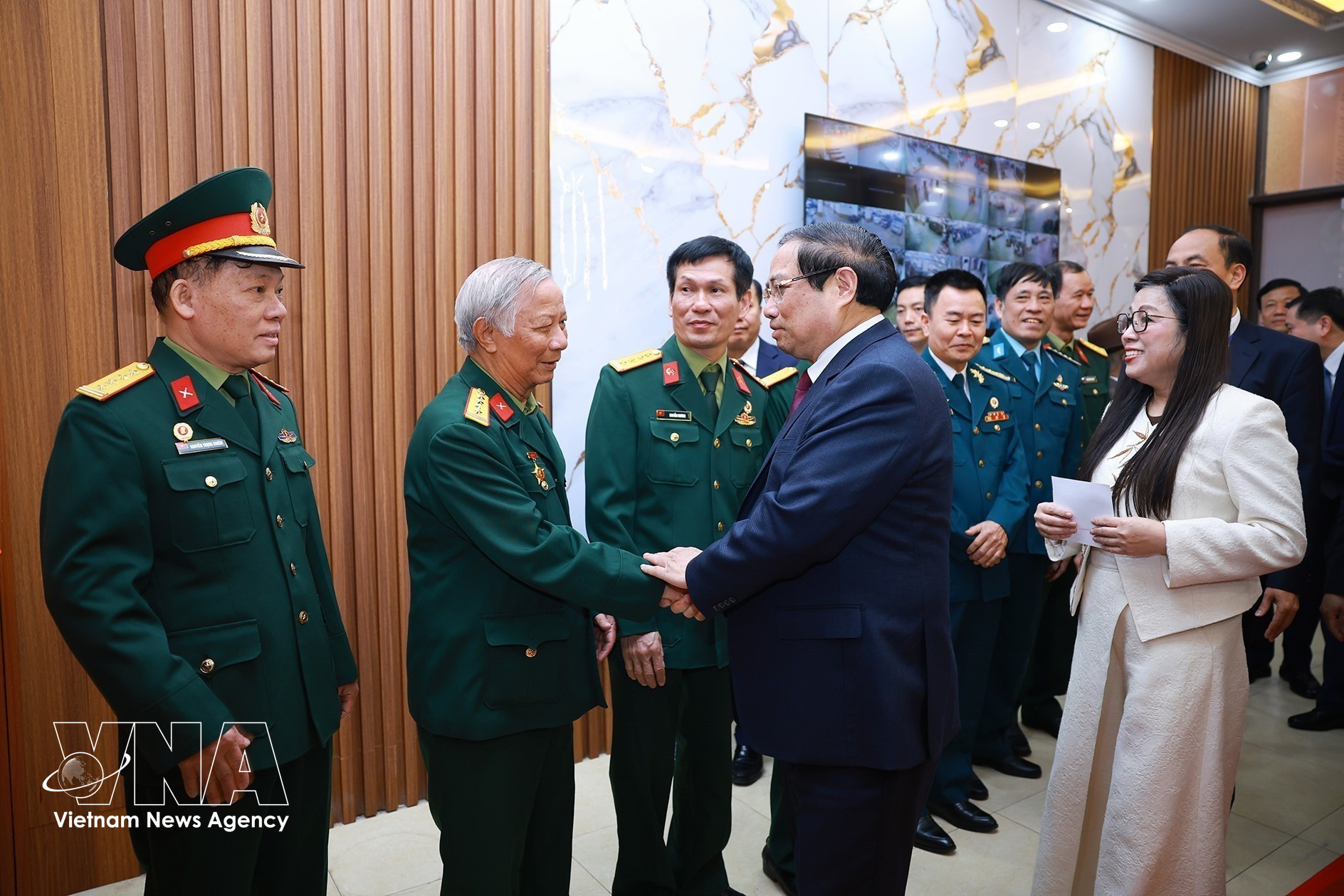 vnanet-thu-tuong-kiem-tra-cong-tac-bau-cu-tai-phuong-tay-ho-ha-noi-8641188.jpg