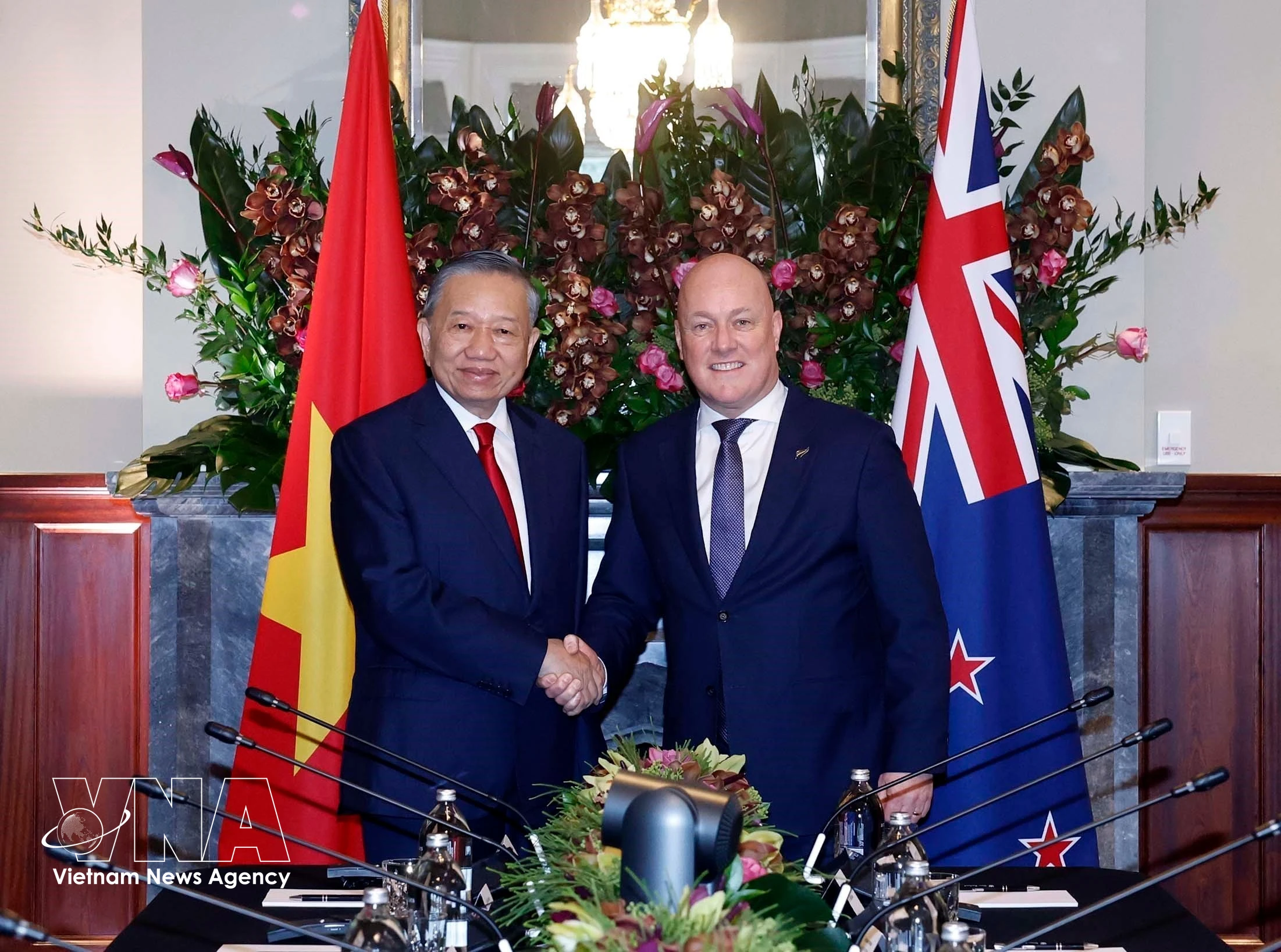 General Secretary of the Communist Party of Vietnam Central Committee and President To Lam (left) and New Zealand Prime Minister Christopher Luxon at their talks in Auckland on August 13 (Photo: VNA)