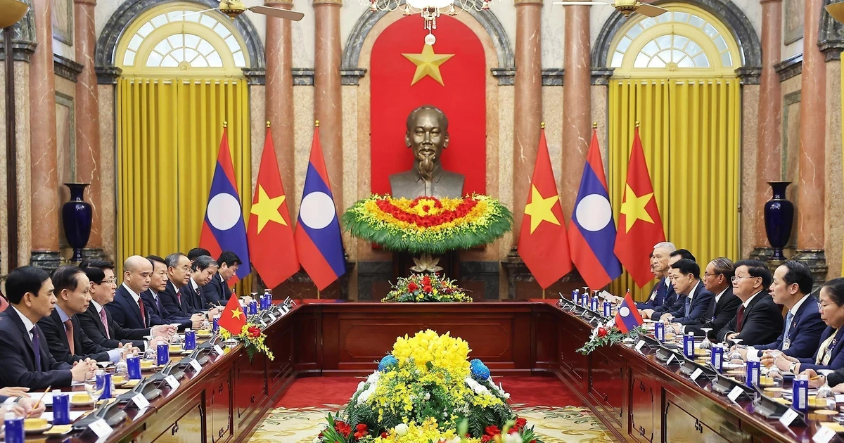 Vietnamese State President meets with top Lao leader in Hanoi