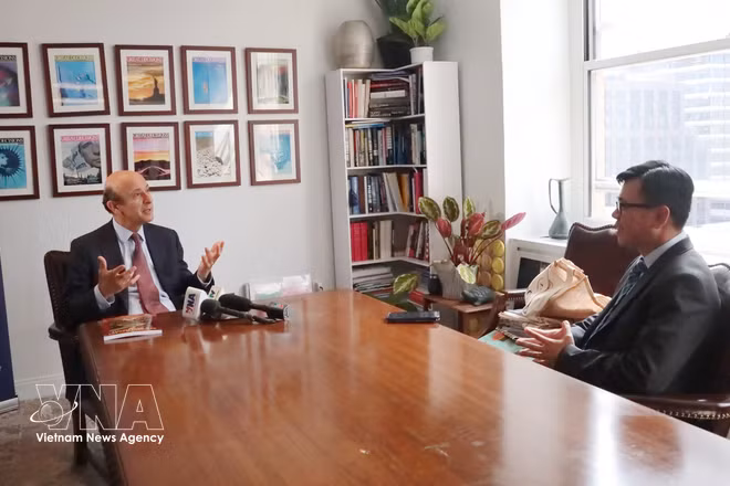 President and CEO of the Foreign Policy Association (FPA) Noel V. Lateef grants an interview to the Vietnam News Agency. (Photo: VNA)