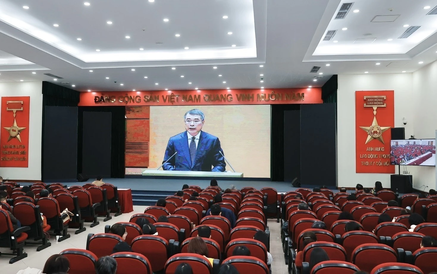 Party members of the Vietnam News Agency attend the event via videoconferencing on February 7. (Photo: VNA)