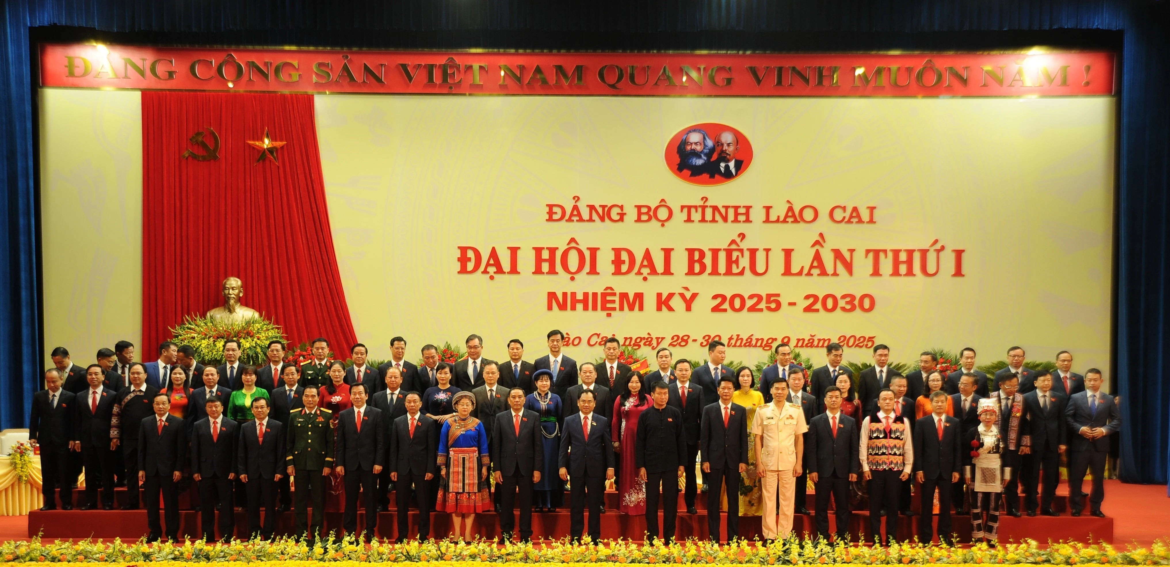 The Lao Cai Provincial Party Committee for the 2025-2030 term makes debut. (Photo: VNA)