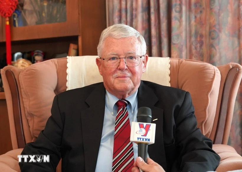 Professor Carl Thayer grants an interview to the Vietnam News Agency. (Photo: VNA)