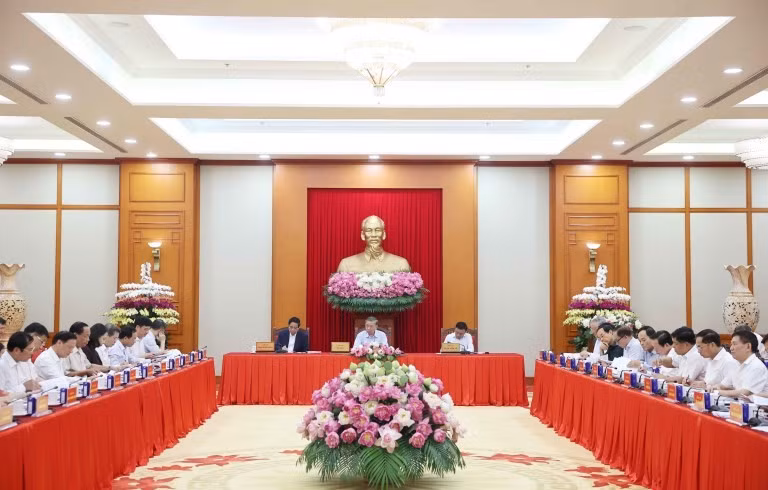 vna-potal-tong-bi-thu-to-lam-chu-tri-buoi-lam-viec-ve-du-thao-cac-van-kien-dai-hoi-xiv-cua-dang-115746399-8180185-768x490.jpg
