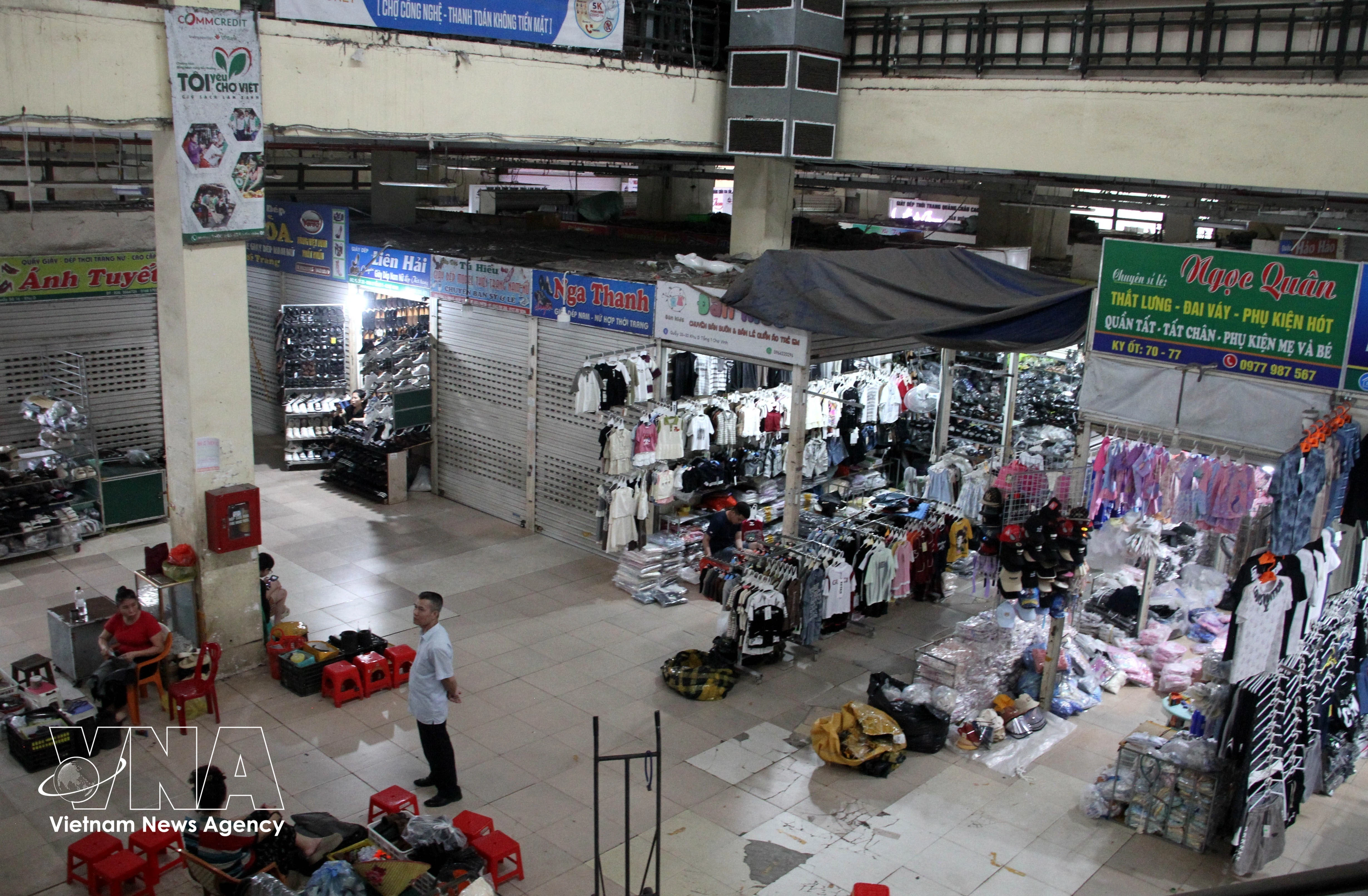 Kiosks at Vinh market in Nghe An province (Illustrative photo: VNA)