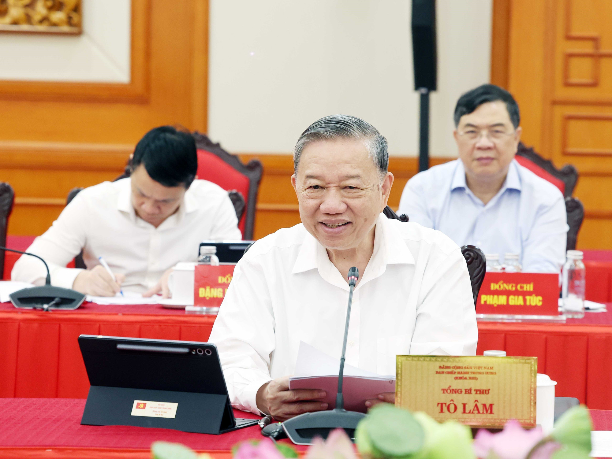 Party General Secretary To Lam speaks at the working session. (Photo: VNA) vna-potal-tong-bi-thu-to-lam-chu-tri-buoi-lam-viec-cua-bo-chinh-tri-voi-ban-thuong-vu-dang-uy-quoc-hoi-8269143.jpg