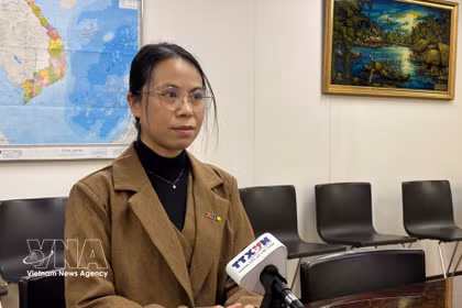 Do Thi Minh Phuong, secretary-general of the union of Vietnamese associations in Japan, in an interview with Vietnam News Agency correspondents in Tokyo. (Photo: VNA)