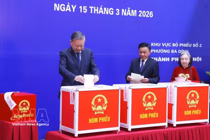 Party General Secretary To Lam (first, left) casts his ballot to elect deputies to the 16th National Assembly and People’s Councils at all levels for the 2026-2031 tenure on March 15. (Photo: VNA)
