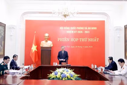 Party General Secretary and State President To Lam, Chairman of the Council for National Defence and Security in the 2026–2031 tenure, addresses the first meeting of the council in Hanoi on April 28. (Photo: VNA)