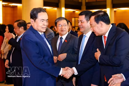National Assembly Chairman Tran Thanh Man with delegates at the legislature's post-Lunar-New-Year-holiday meeting in Hanoi on February 23. (Photo: VNA)