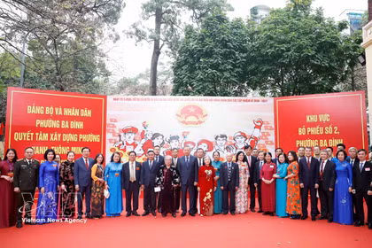 Party General Secretary To Lam meets voters at Polling Station No. 2 in Ba Dinh ward in Hanoi. (Photo: VNA)