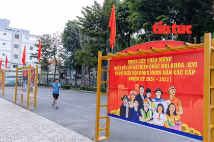 Banners and slogans promoting the election are displayed in residential areas and public spaces in Thong Tay Hoi ward, Ho Chi Minh City to inform local residents. (Photo: VNA)