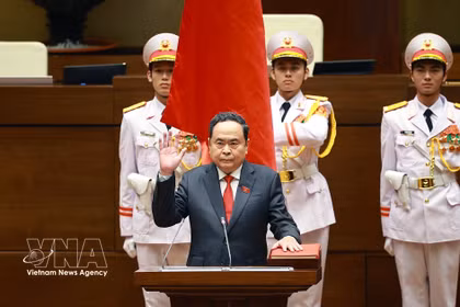 Chairman of the National Assembly in the 16th tenure Tran Thanh Man takes the oath of office on April 6. (Photo: VNA)