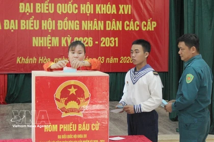 Voters in Truong Sa special zone cast their ballots to elect deputies to the 16th National Assembly and People’s Councils at all levels for the 2026–2031 term. (Photo: VNA)