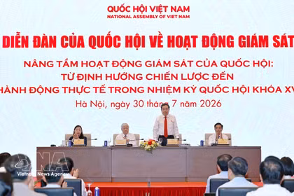 National Assembly Chairman Tran Thanh Man (standing) chairs the legislature's forum on supervision in Hanoi on July 30, 2026. (Photo: VNA)