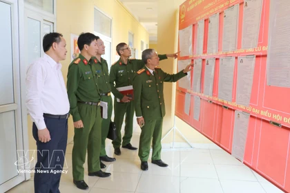 A delegation from the Department of Public Security of Ninh Binh inspect election preparations at Detention Centre No.2 in Ly Thuong Kiet ward. (Photo: VNA)