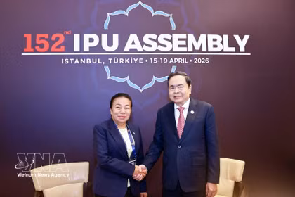 Vietnamese National Assembly (NA) Chairman Tran Thanh Man (R) meets with Vice President of the Lao NA Sounthone Xayachack on the sidelines of the 152nd Assembly of the Inter-Parliamentary Union (IPU-152) in Istanbul, Türkiye, on April 17, 2026. (Photo: VNA)