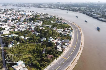 The Dong Nai River corridor economic axis, along with the Free Trade Zone and the Airport Urban Area, is expected to become a new growth pole for Dong Nai. (Photo: VNA)