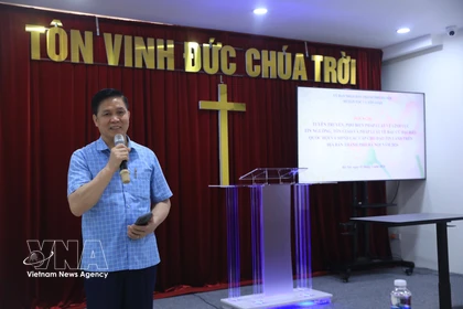 Pastor Nguyen Huu Mac, Rector of the Hanoi Bible College, speaks at the event (Photo: VNA)
