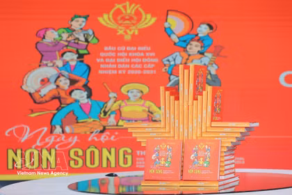 The bilingual photo book “The Nation's Festival – the Elections of Deputies to the 16th National Assembly and People’s Councils at All Levels for the 2026–2031 tenure" published by the Vietnam News Agency (VNA)’s Publishing House. (Photo: VNA)