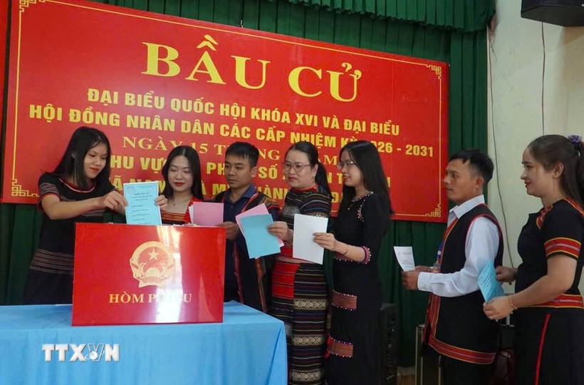 Voters in a mountainous area of Da Nang city cast their ballots. (Photo: VNA) 