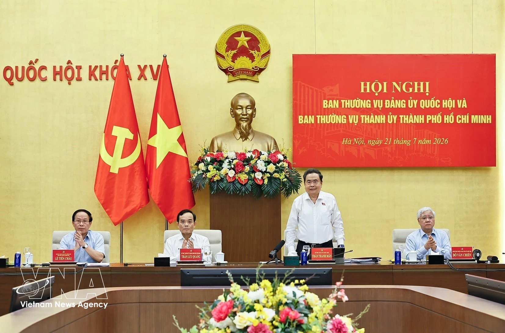 National Assembly Chairman Tran Thanh Man (standing) addresses the meeting between the Standing Board of the NA Party Committee and the Standing Board of the Ho Chi Minh City Party Committee on July 21. (Photo: VNA)
