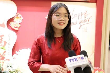 Nguyen Thi Thuy Linh, a third-year student majoring in Chinese language at Beijing Language and Culture University, speaks in an interview with a Vietnam News Agency correspondent in Beijing. (Photo: VNA)