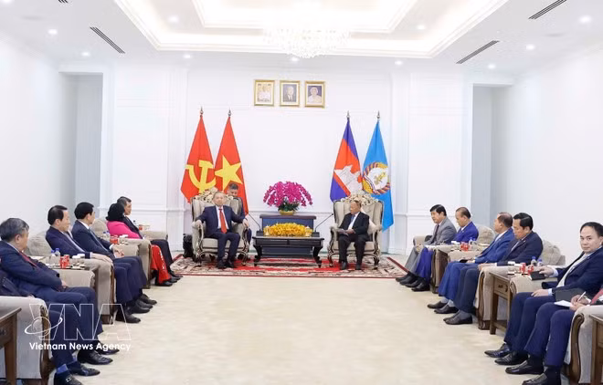1-vietnamese-party-leader-meets-with-cpp-honorary-president.jpg