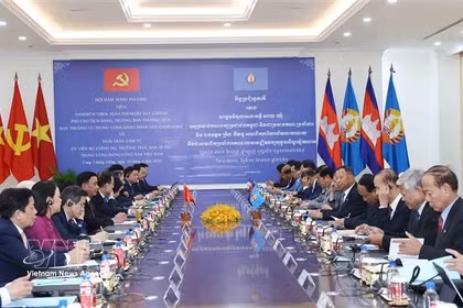 Vietnam, Cambodia deepen Party to Party ties, boost comprehensive cooperation