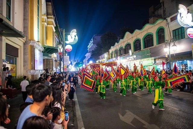 Artists take part in a parade at the Hanoi Creative Design Festival 2024. (Photo the HFCD organiser)