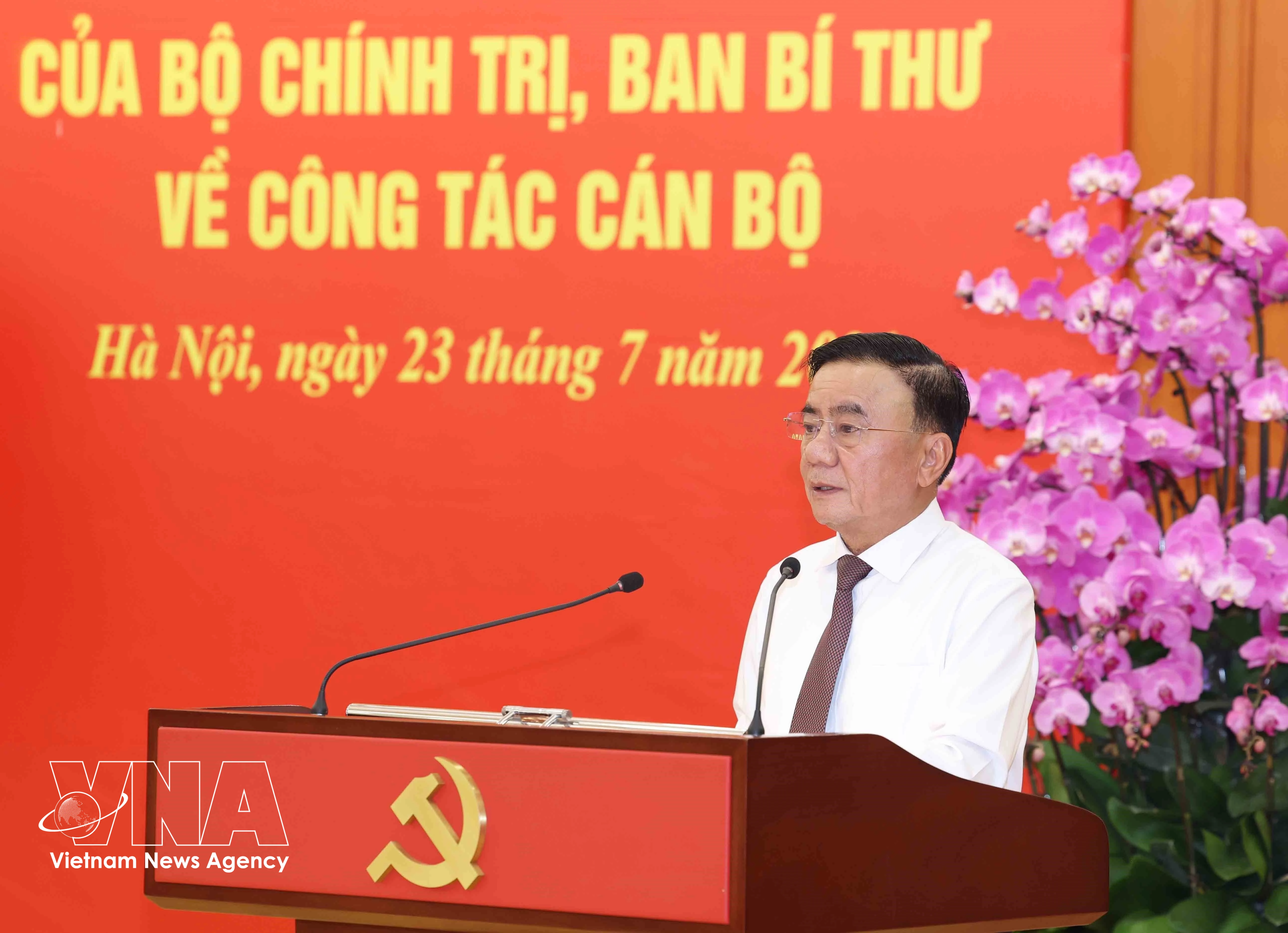 Politburo member and Permanent member of the Communist Party of Vietnam Central Committee's Secretariat Tran Cam Tu speaks at the conference on July 23. (Photo: VNA)
