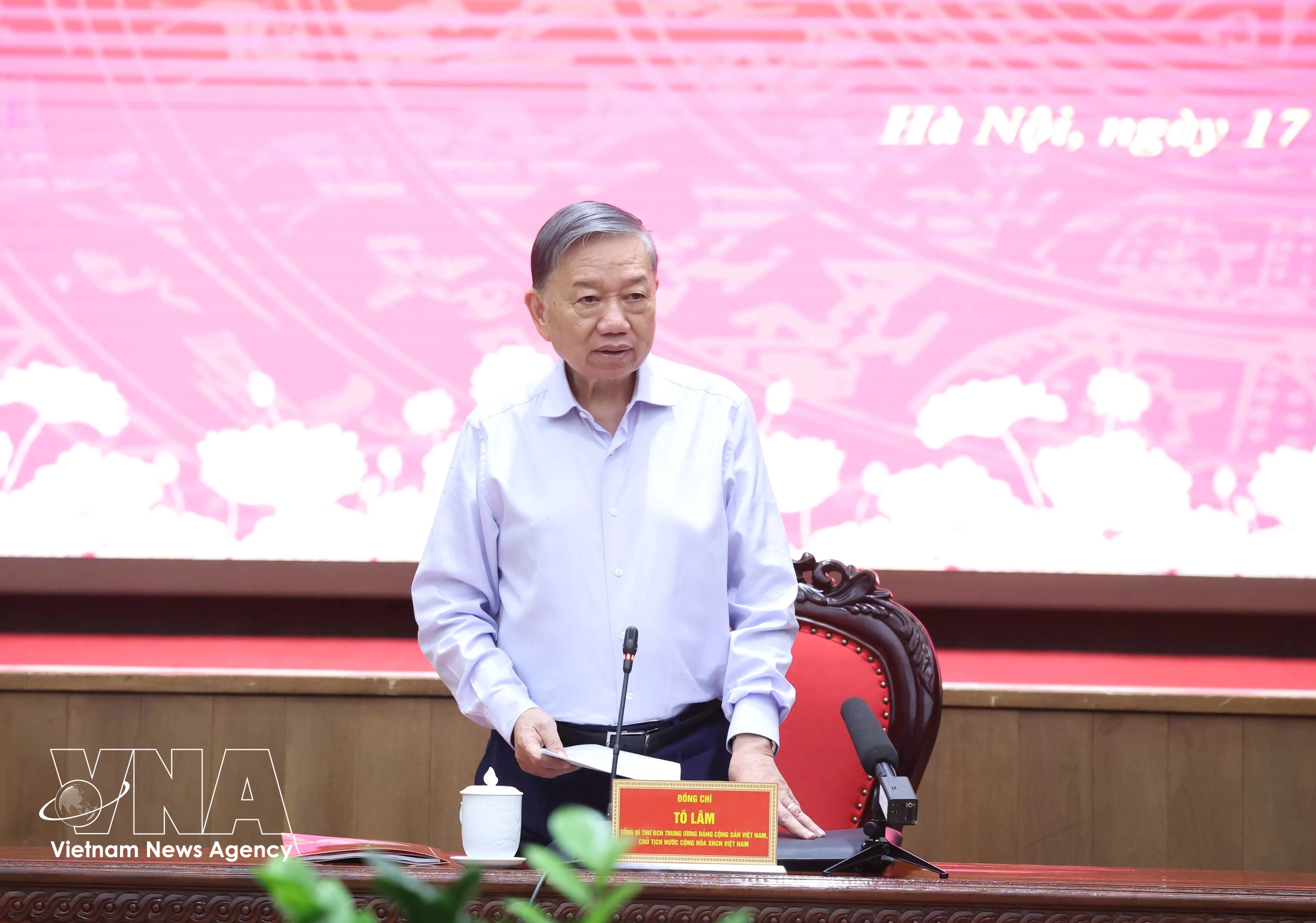 General Secretary of the Communist Party of Vietnam Central Committee and President To Lam speaks at the meeting held in Hanoi on September 17 to adopt a draft report on the results of the third inspection and supervision round of the Hanoi Party Committee’s Standing Board. (Photo: VNA)