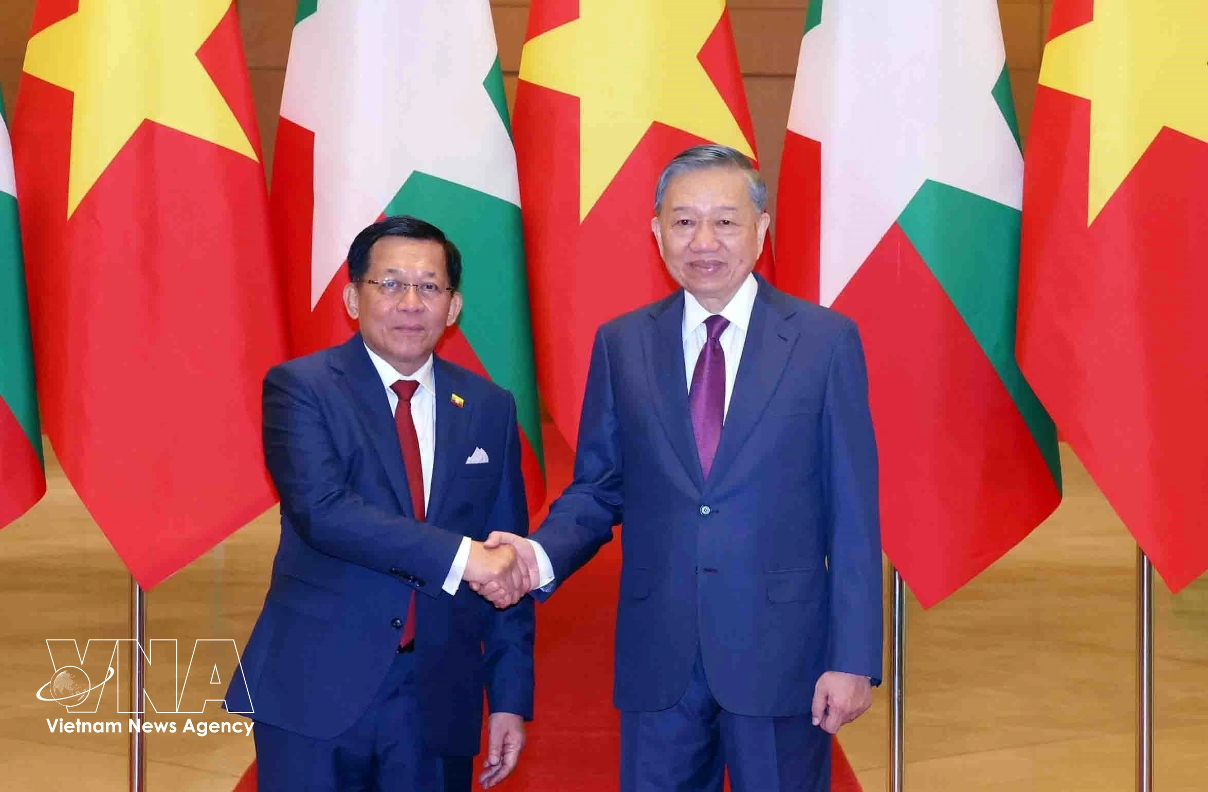 General Secretary of the Communist Party of Vietnam Central Committee and President To Lam (right) and Myanmar President Min Aung Hlaing at their talks in Hanoi on September 5, 2026 (Photo: VNA)