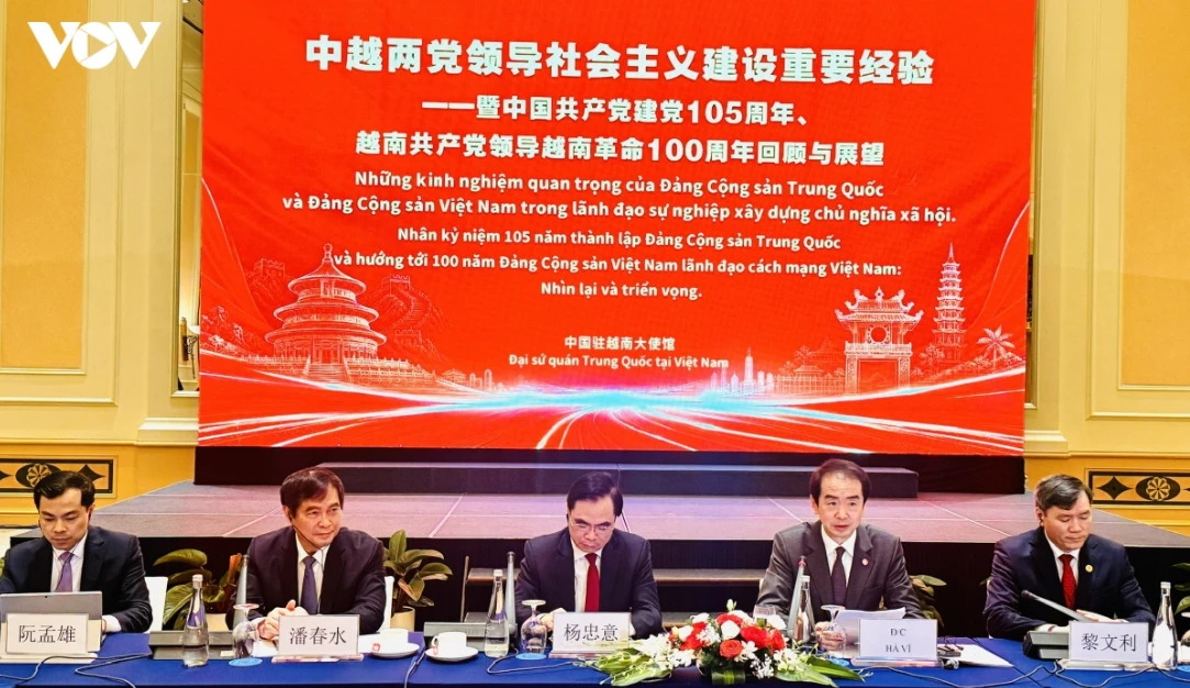The seminar held in Hanoi on July 8 shares the key experiences of the Communist Party of China and the Communist Party of Vietnam in leading the cause of socialism building. (Photo: VOV)