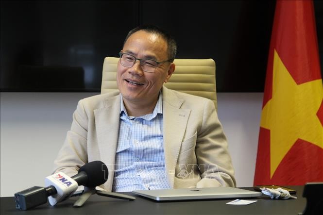 Prof. Dr. Nguyen Van Tam, Chair of the Department of Computer Science, Data and Artificial Intelligence at the Institut Polytechnique de Paris (IP Paris) grants an interview to the Vietnam News Agency. (Photo: VNA)