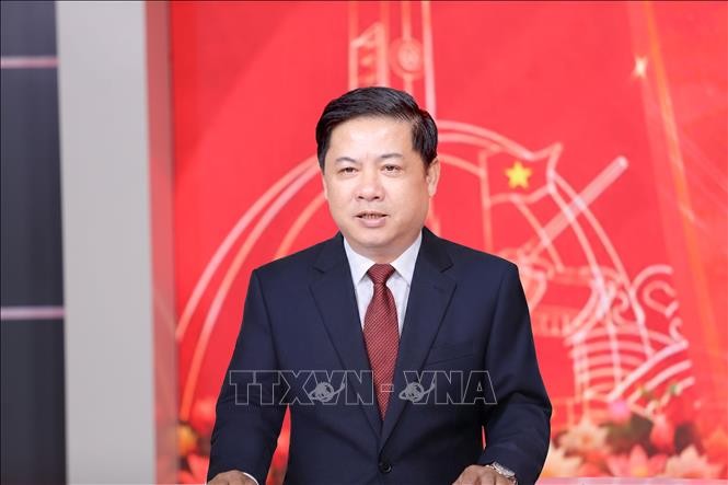 Luong Nguyen Minh Triet, alternate member of the Party Central Committee, Secretary of the Dak Lak provincial Party Committee, talks to the press (Photo: VNA)