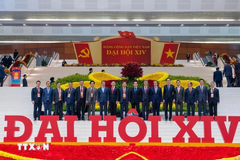 Ambassador Trinh Duc Hai (third from right) and other delegates attending the 14th National Party Congress (Photo: VNA)