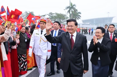 Top Lao leader arrives in Hanoi, beginning state visit to Vietnam