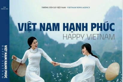 The cover page of Viet Nam hanh phuc (Happy Vietnam) book (Photo: VNA)