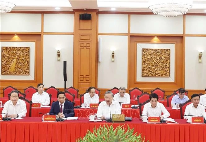 Party General Secretary To Lam (front, centre), who is also Secretary of the Central Military Commission, addresses the working session with the Standing Board of the Central Military Commission on August 25. (Photo: VNA)