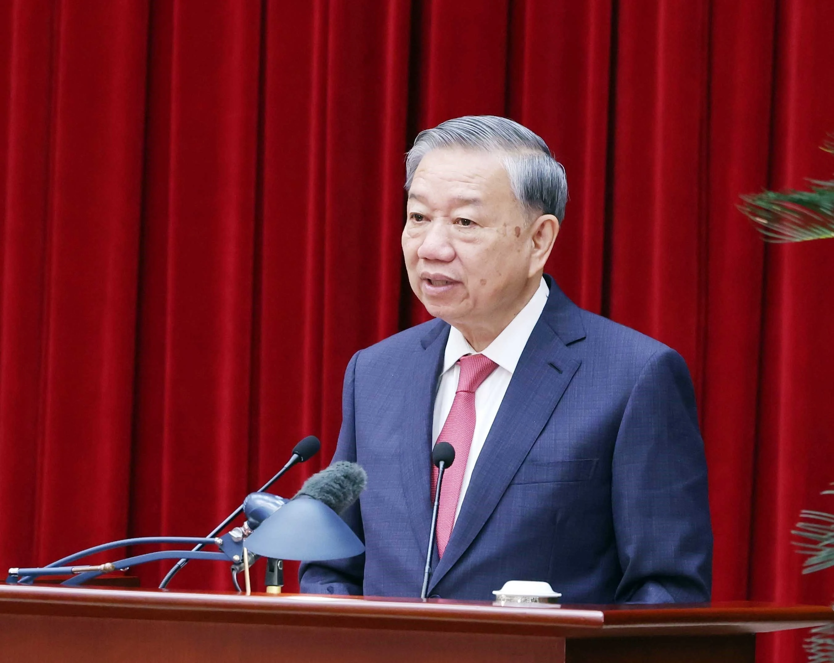 Party General Secretary To Lam speaks at the closing ceremony of the 13th meeting of the 13th Party Central Committee. (Photo: VNA)