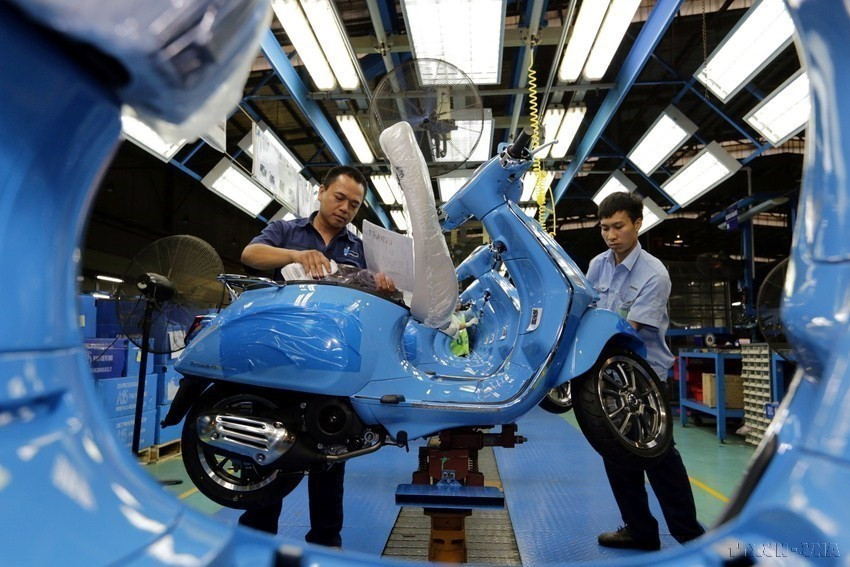 Under the Party’s leadership, Vietnam has become a middle-income developing nation, pushing forward with industrialisation, modernisation, and international integration. In the photo: The assembly line at Piaggio Vietnam’s factory. (Photo: VNA) doi-moi-8.jpg