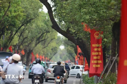 Main streets in Hue city are decorated with banners and propaganda posters promoting the upcoming elections. (Photo: VNA) 