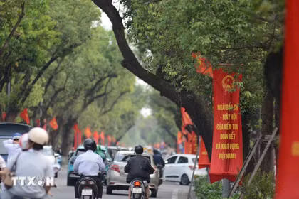 Main streets in Hue city are decorated with banners and propaganda posters promoting the upcoming elections. (Photo: VNA) 