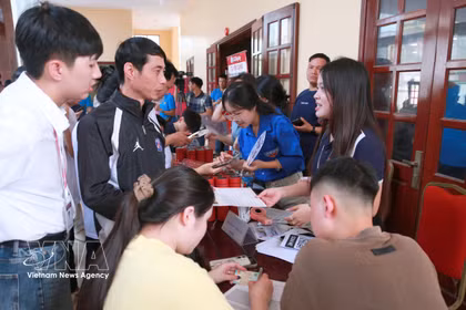 As of June 2026, Vietnam had 499 licensed enterprises providing overseas employment services. (Photo: VNA)