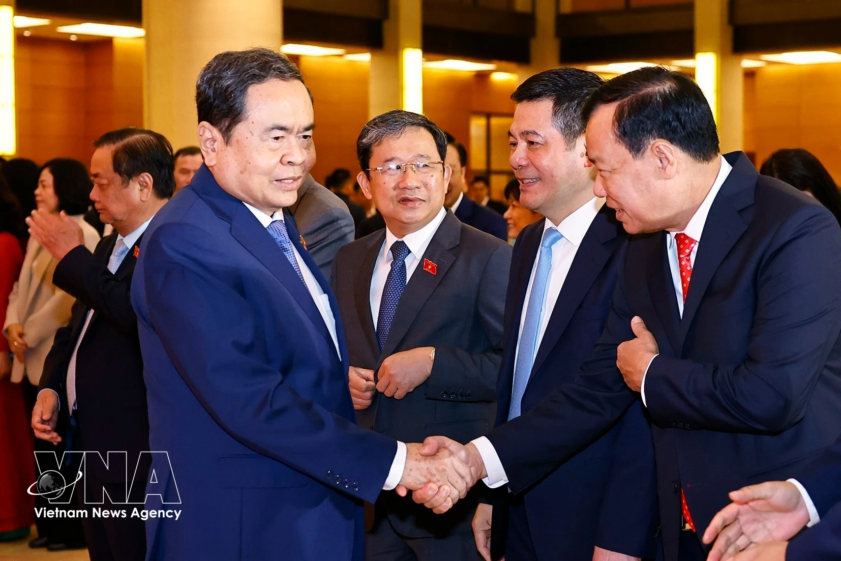 National Assembly Chairman Tran Thanh Man with delegates at the legislature's post-Lunar-New-Year-holiday meeting in Hanoi on February 23. (Photo: VNA)